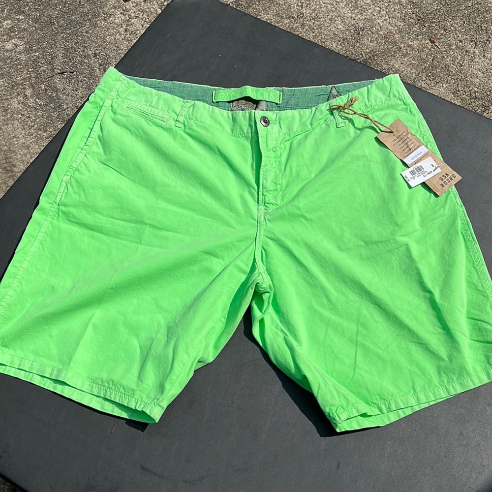 Paper backs, NWT men’s 100% cotton shorts green size 40 Chino
